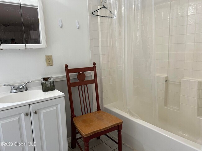 Building Photo - 220 Broad St