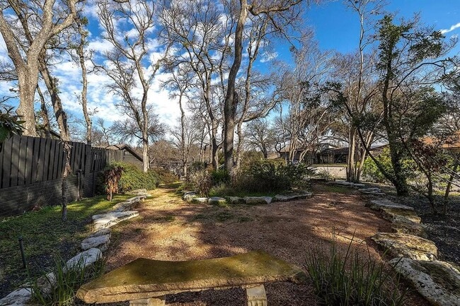 Building Photo - 6106 Cherrylawn Cir