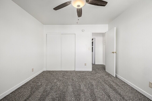 Building Photo - Freshly updated Two bed one bath for rent
