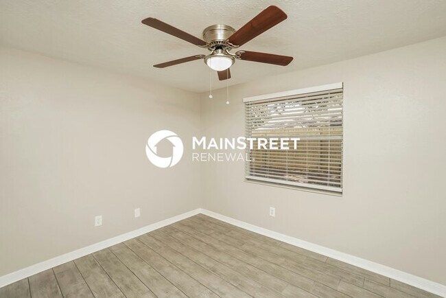 Building Photo - 3 Bedroom Pet-Friendly Home in TAMPA, FL with Main Street Renewal