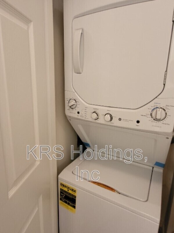 Building Photo - 13070 Autumn Woods Way