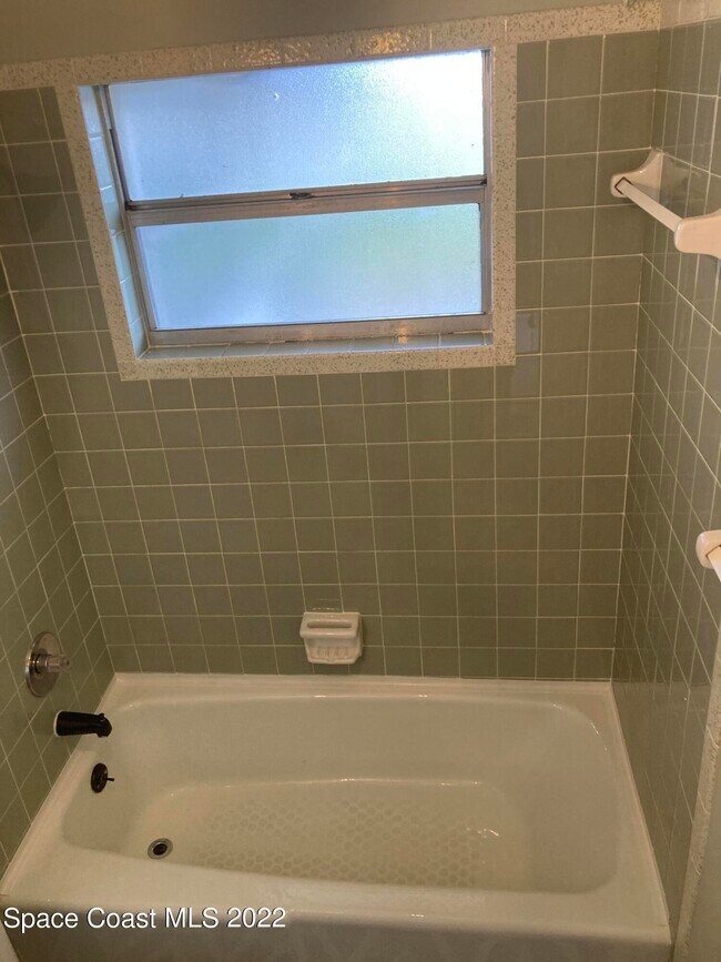 Building Photo - 711 Walnut Dr