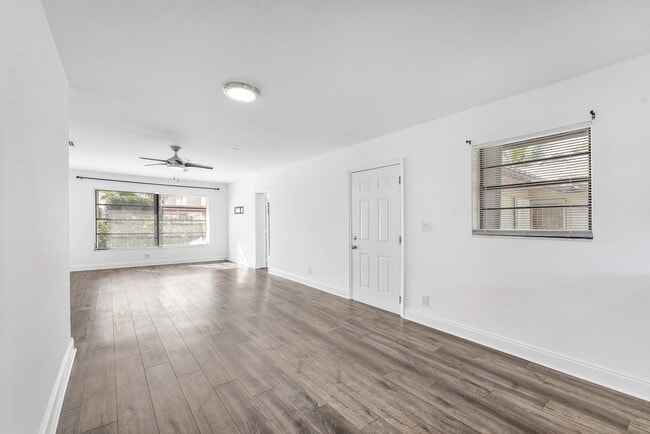 Building Photo - 500 NE 48th St