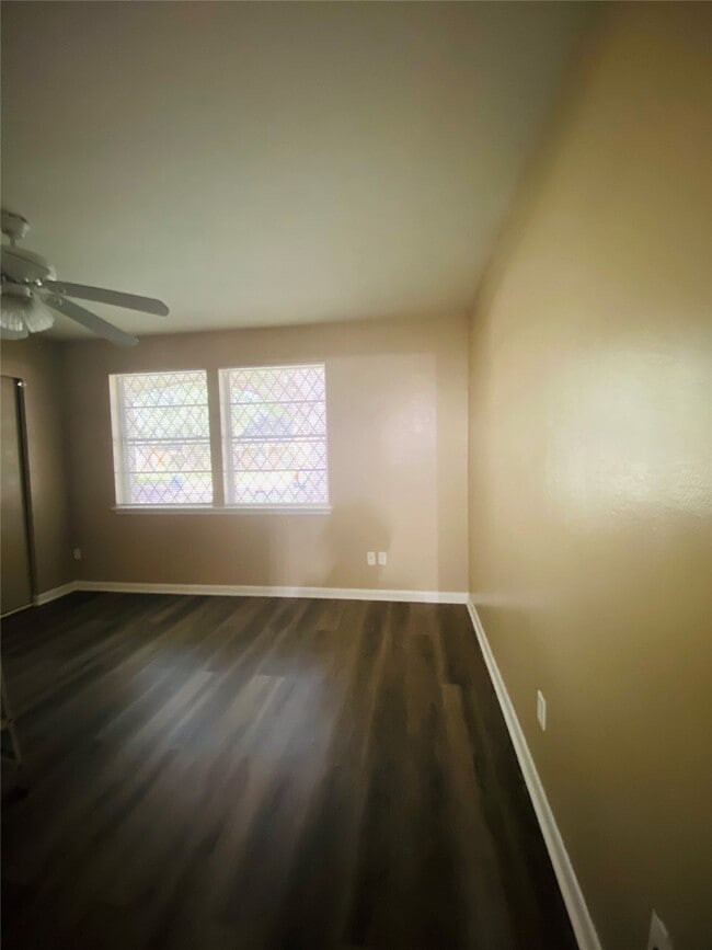 Building Photo - 1503 Bayou Dr