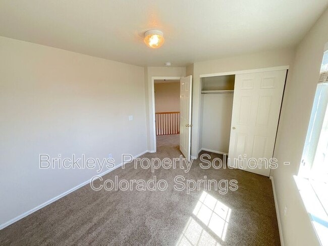 Building Photo - 6112 Chivalry Dr