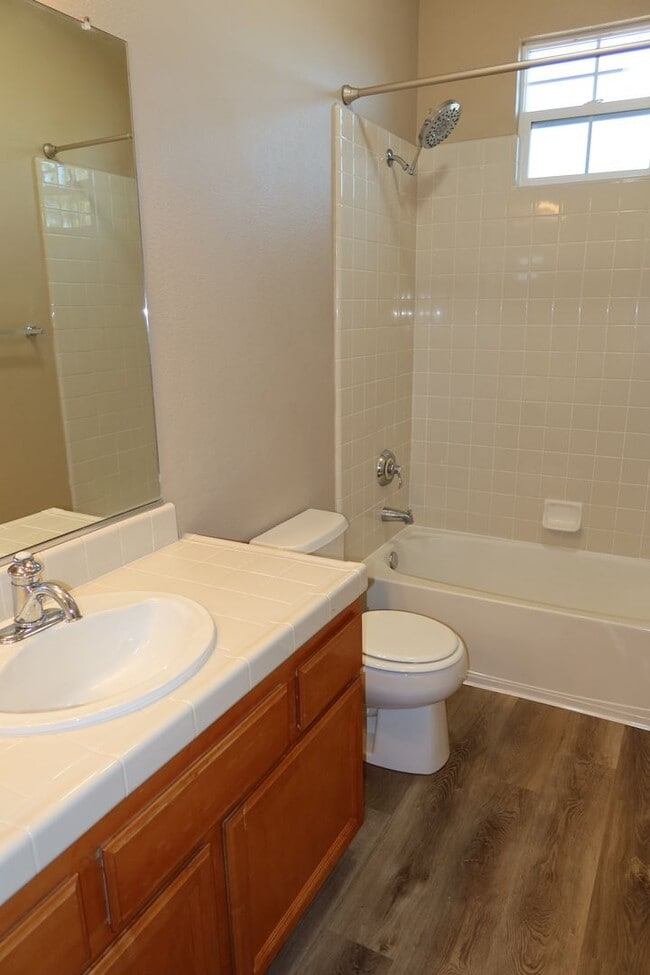 Building Photo - 1 bedroom, 1 bath in West Sacramento