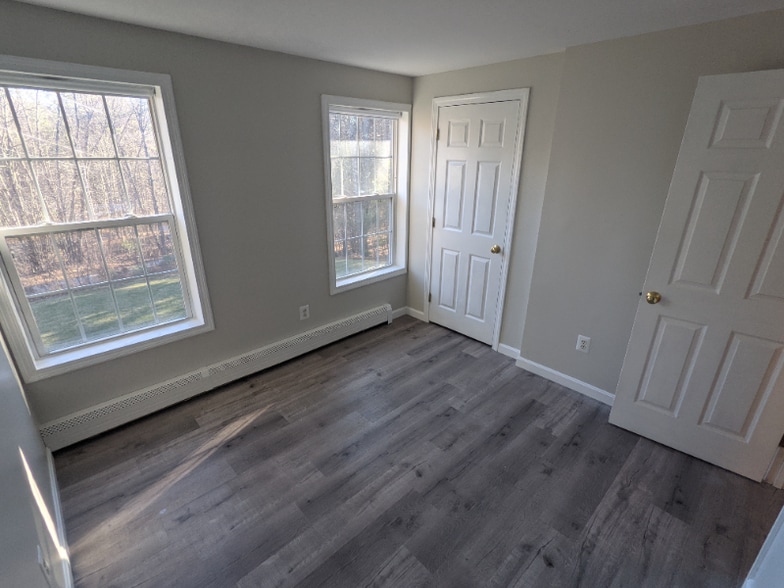 Building Photo - 623B River Rd