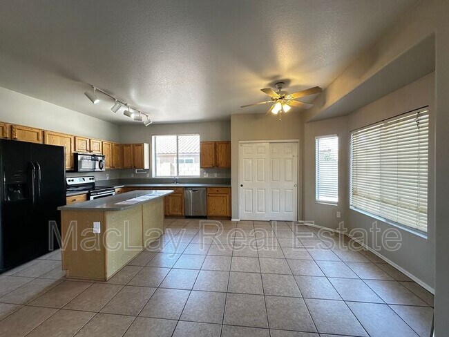 Building Photo - 971 S Meadows Dr