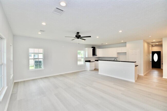 Building Photo - 111 Big Deer Dr