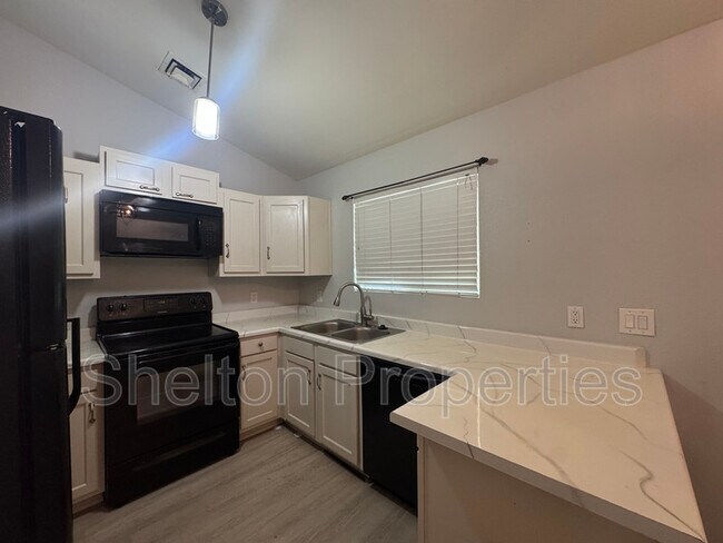 Building Photo - 12537 N 83rd Dr
