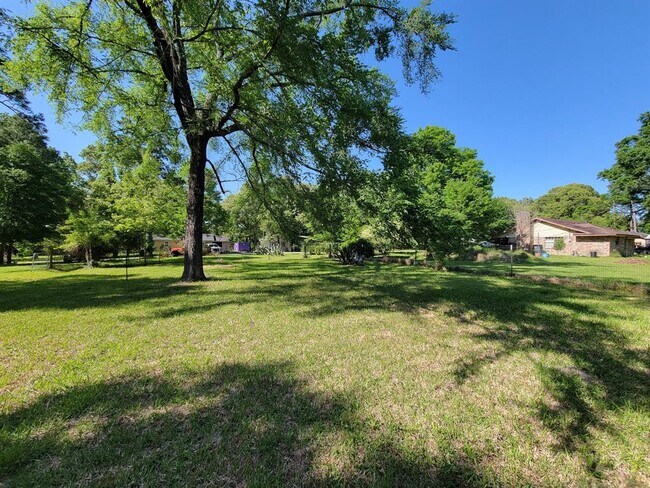 Building Photo - 6 Sowell Ln