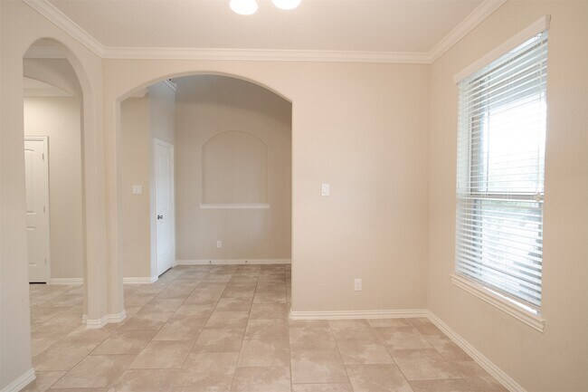 Building Photo - 7042 Bristol Memorial Dr