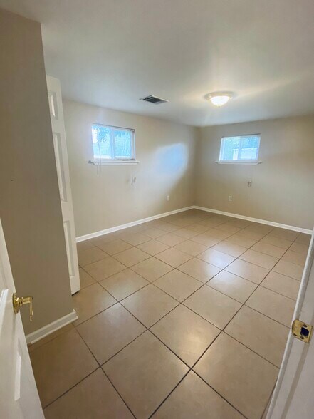 Building Photo - 2912 Delille St