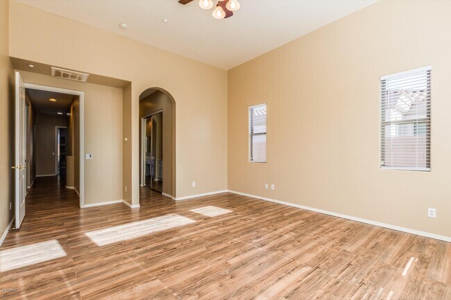 Building Photo - 951 W Orchard Ln