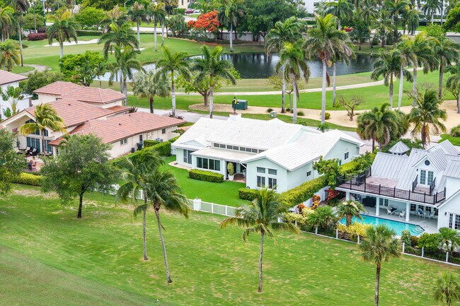 Building Photo - 1356 Thatch Palm Dr