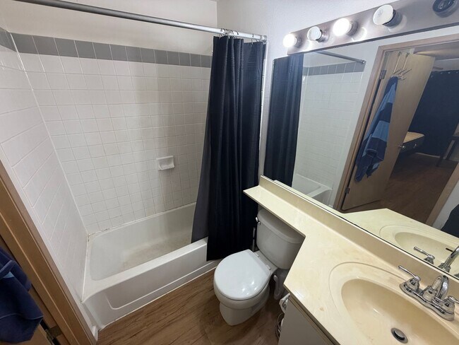 Building Photo - Iao Parkside Condo