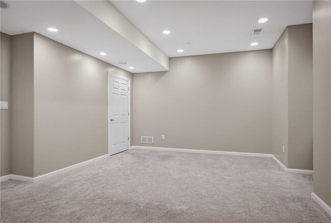 Building Photo - 402 Georgetowne Ct