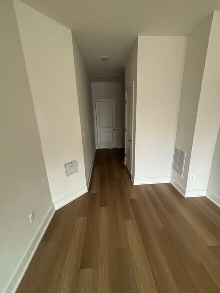 Building Photo - 43396 Farringdon Sq