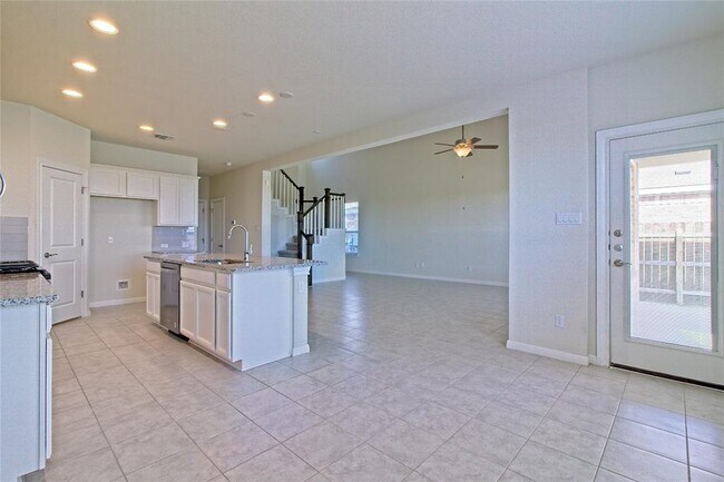 Building Photo - 5610 Wolf Pack Dr