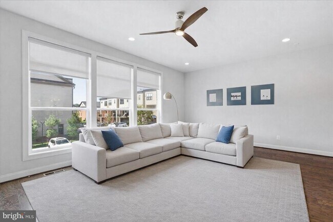 Building Photo - 4537 Plateau Dr