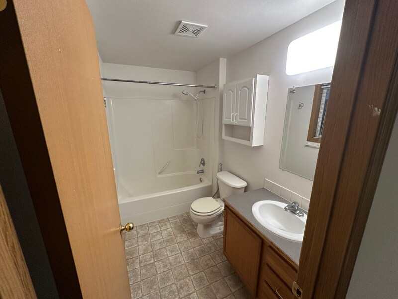Building Photo - 1021 W Windrose Dr