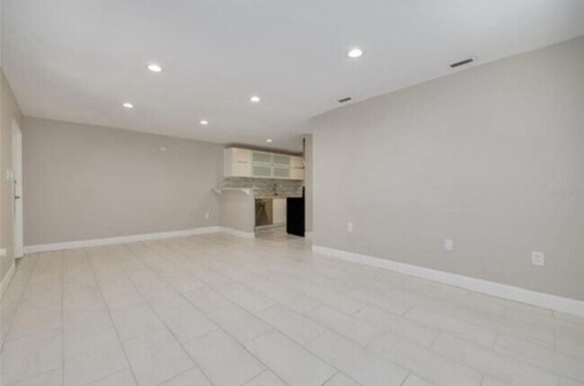 Building Photo - 2 Bed/1 Bath, 2nd floor condo at Parklane Condos AVAILABLE NOW!