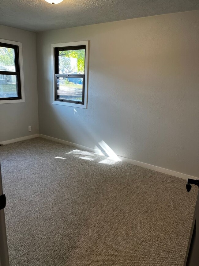 Building Photo - 3 Bed/1 Bath Ranch for rent in Brandon!