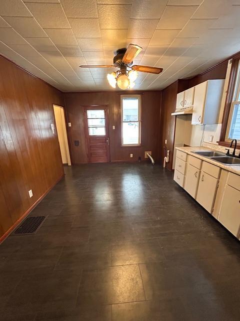 Building Photo - 719 Crescent Ave