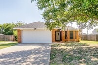 Building Photo - 215 Meadowbrook Ln