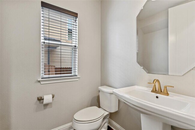 Building Photo - 5009 Mandevilla Dr