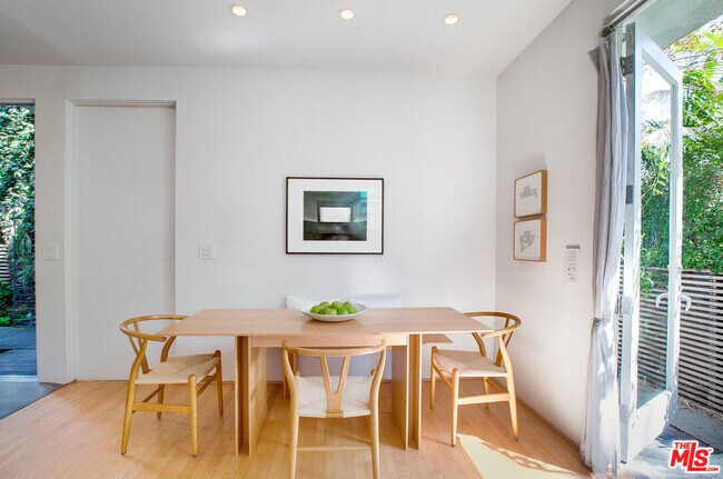 Building Photo - 757 1/2-757 1/2 Milwood Ave