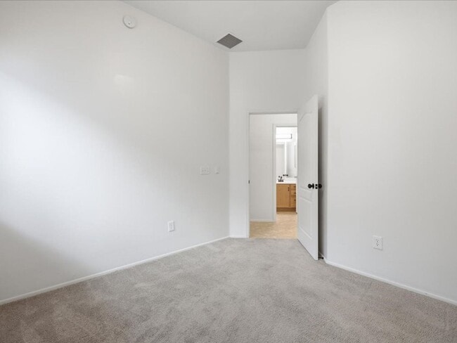 Building Photo - 601 E Pima Meadows Dr