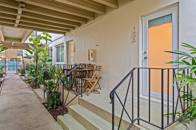 Primary Photo - 900 Meridian Ave