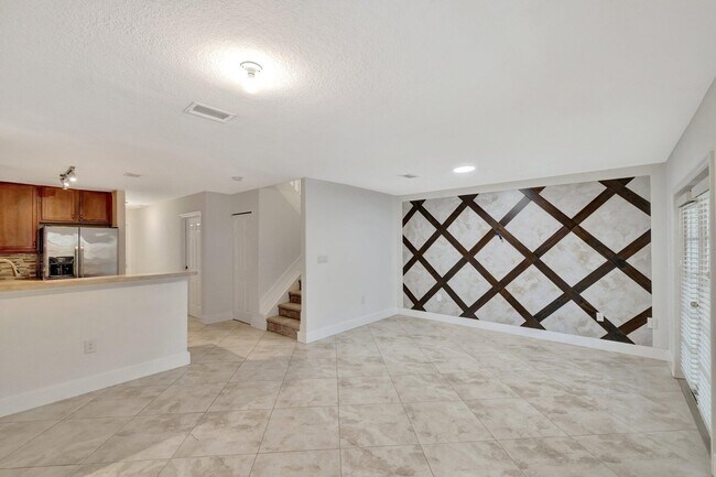 Building Photo - 3055 Riverside Dr