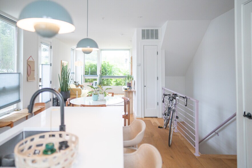 2 stories (stairs) - 1201 Kearny St NE