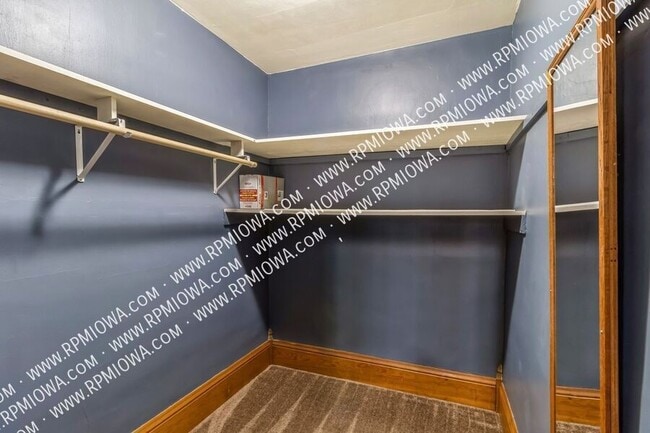 Building Photo - 1112 Main St