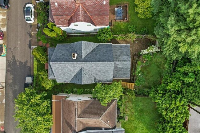 Building Photo - 318 Highland Ln