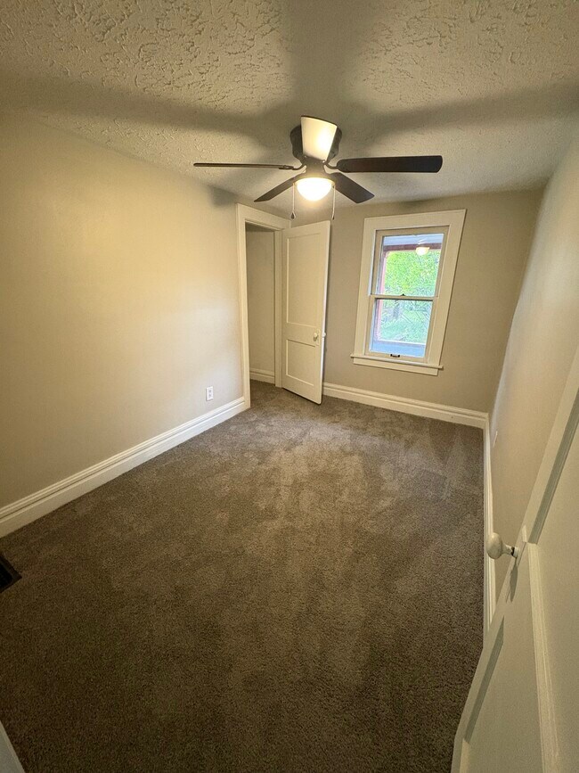 Building Photo - 412 Emerick St