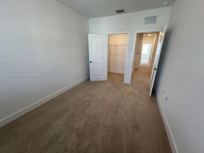 Building Photo - 109 SW 170th Ave