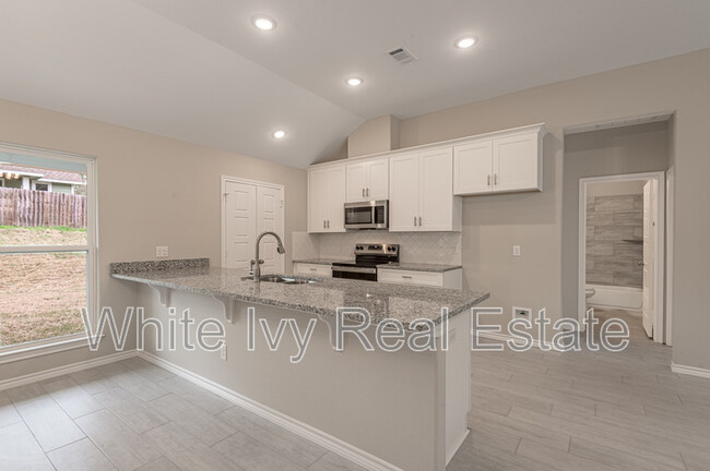 Building Photo - 49 Hickory Bend