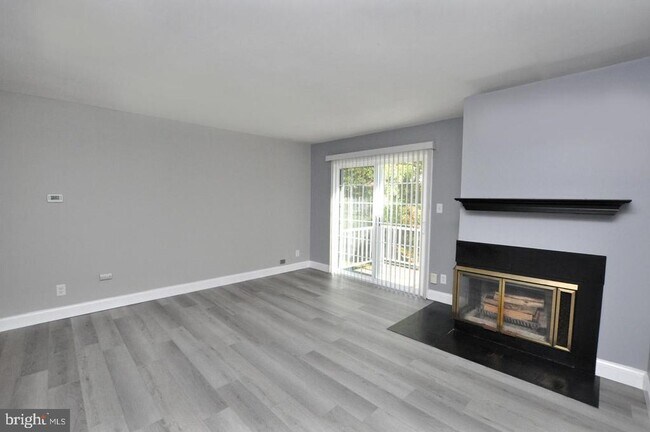 Building Photo - 1806B Ralston Dr
