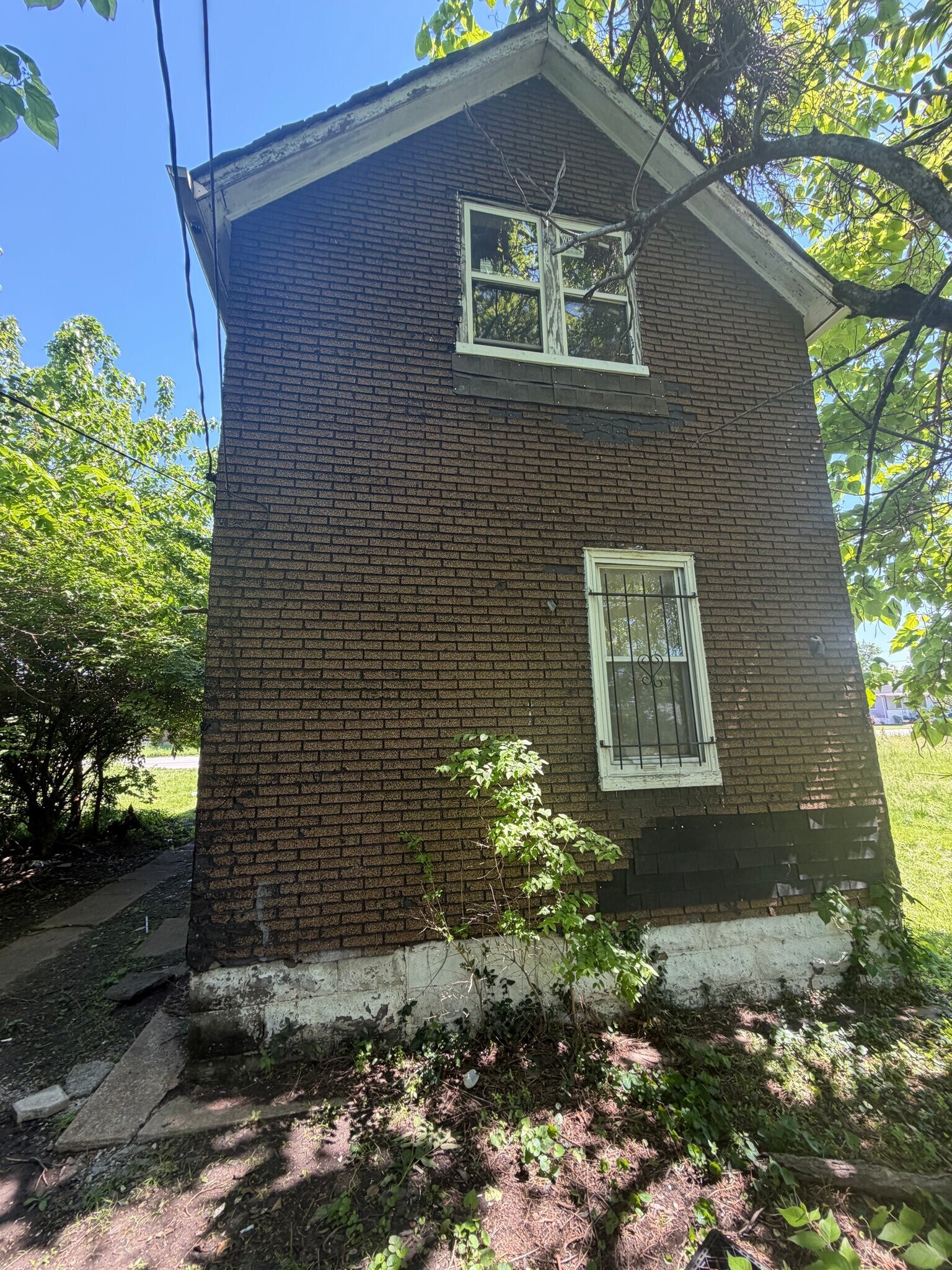 Building Photo - 2120 St Louis Ave