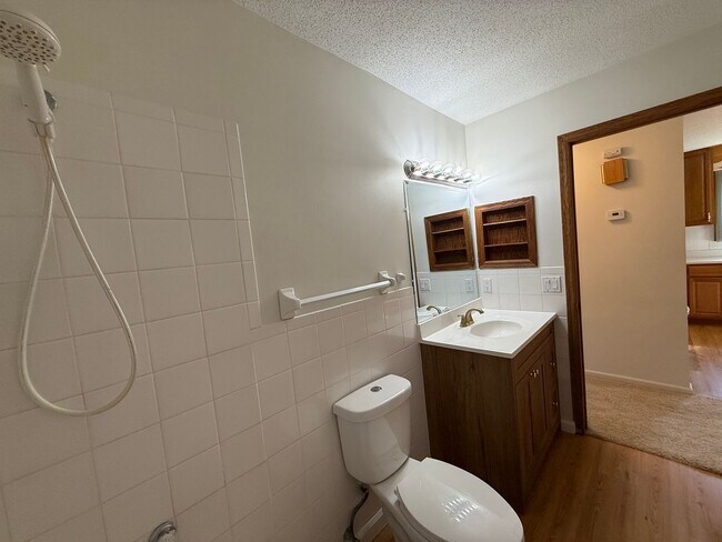 Building Photo - Woodbury 3 Bed 2 Bath Single Family Home