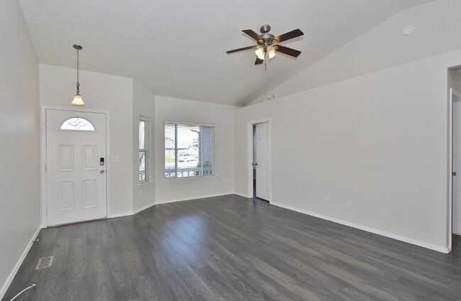 Building Photo - 725 E Wakely St