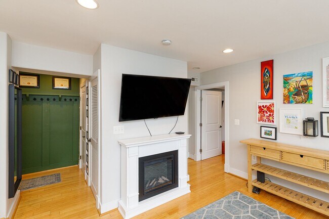 Building Photo - Bright One Bed Trinidad Rental Condo: Modern Living Near DC's Best