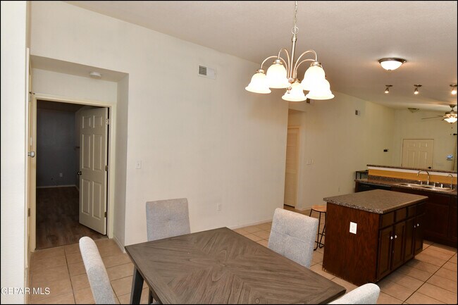 Building Photo - 10661 Canyon Sage Dr