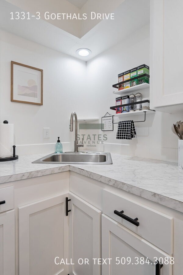 Building Photo - 1331 Goethals Dr