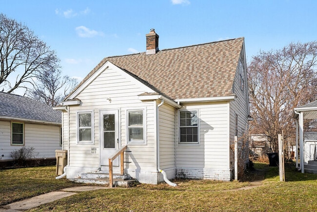 Building Photo - Charming Three Bedroom Home in a Convenient Location