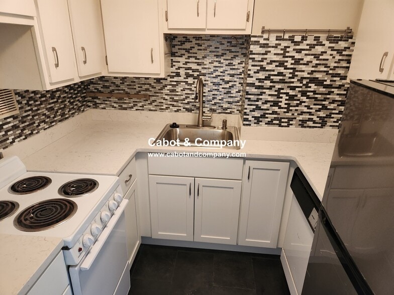 Building Photo - 104 Appleton St