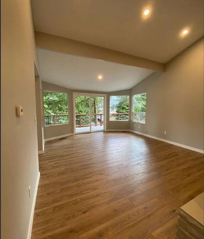 Building Photo - Two Stories of Comfort and Charm in Sudden Valley - Don't miss this 3bd/2b!!